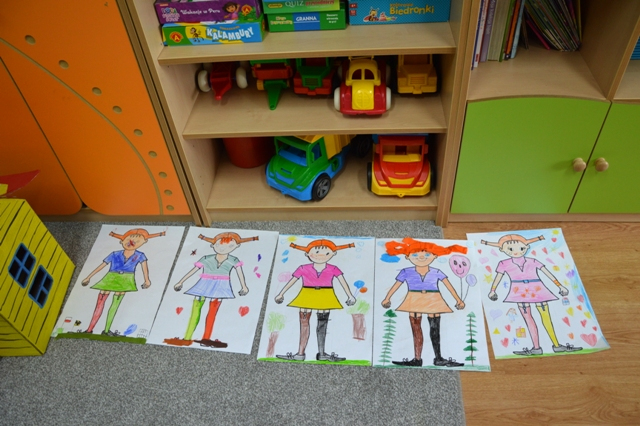 Prace plastyczne przedstawiające Pippi wykonane przez dzieci na zajęciach